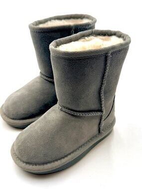Koolaburra by Ugg Gray Suede Patch Heel Boot
toddler size 6 Like New